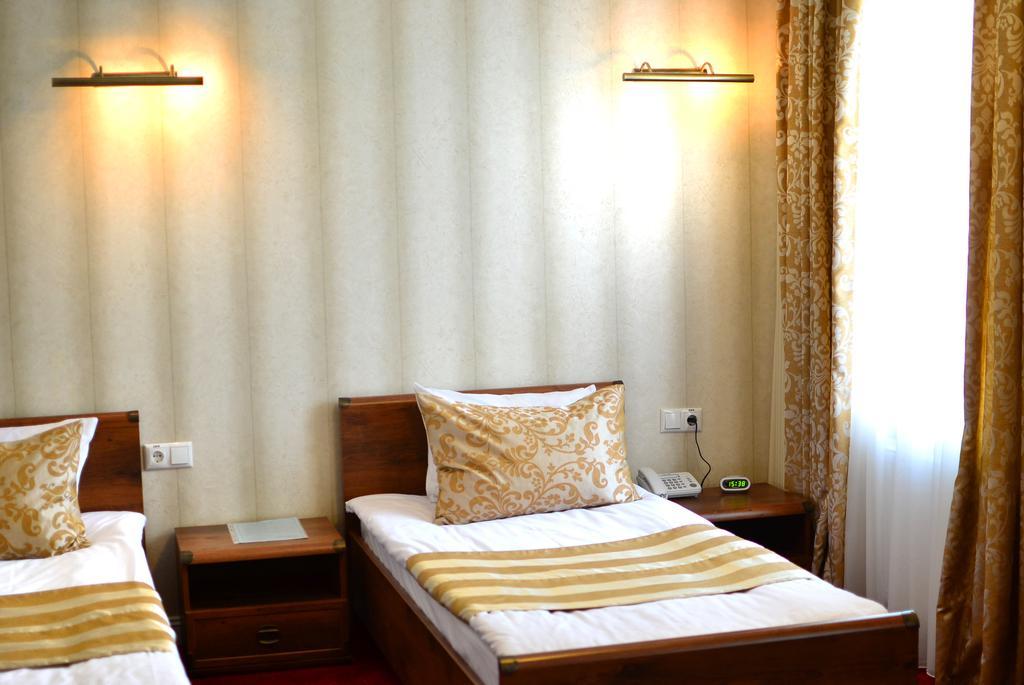 Kera Hotel Nesterenki エクステリア 写真