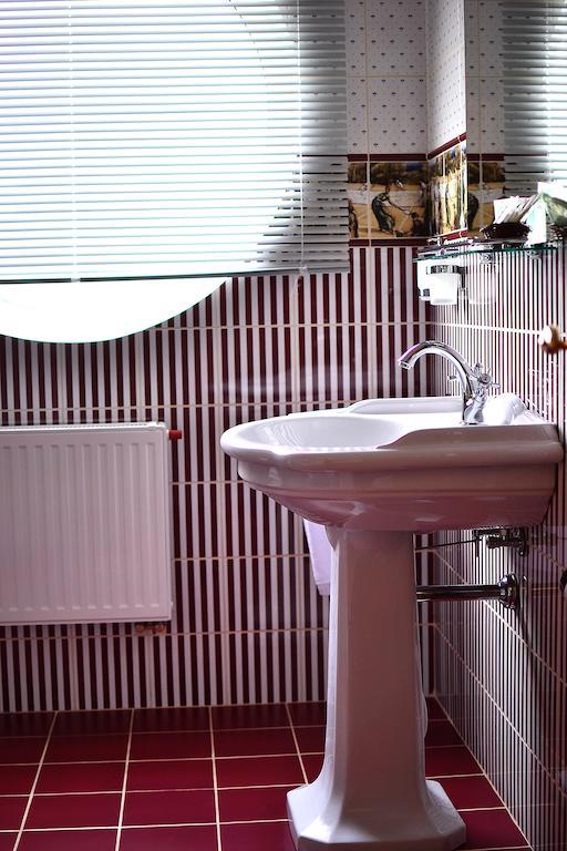 Kera Hotel Nesterenki 部屋 写真