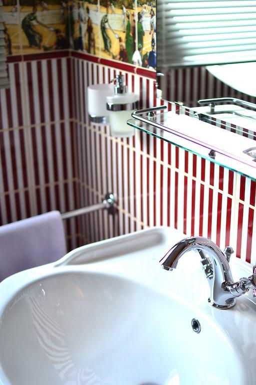 Kera Hotel Nesterenki 部屋 写真