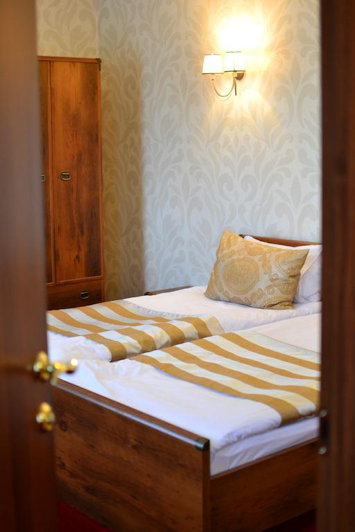 Kera Hotel Nesterenki 部屋 写真