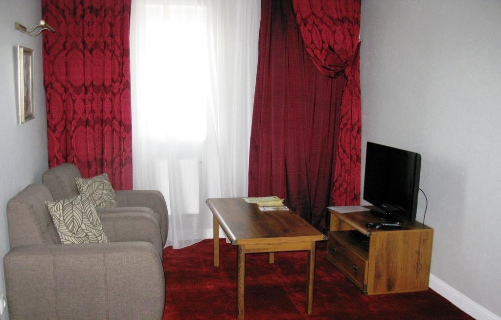 Kera Hotel Nesterenki 部屋 写真