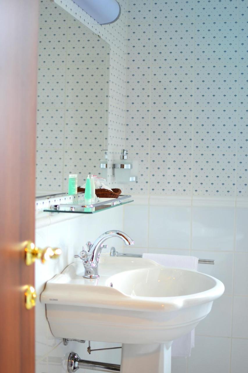 Kera Hotel Nesterenki エクステリア 写真